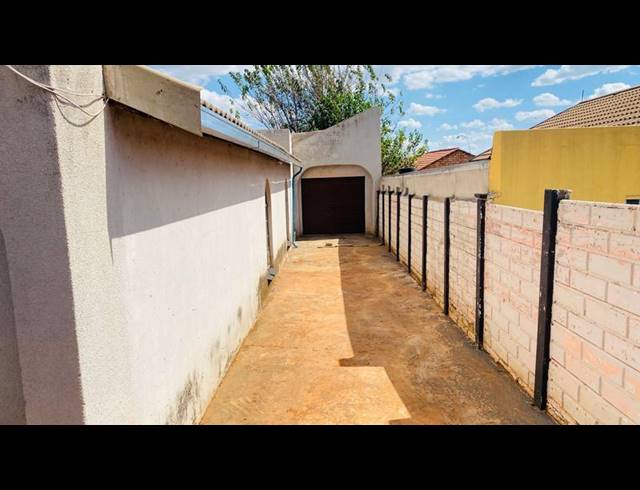 3 BEDROOM HOUSE FOR SALE IN LENASIA SOUTH